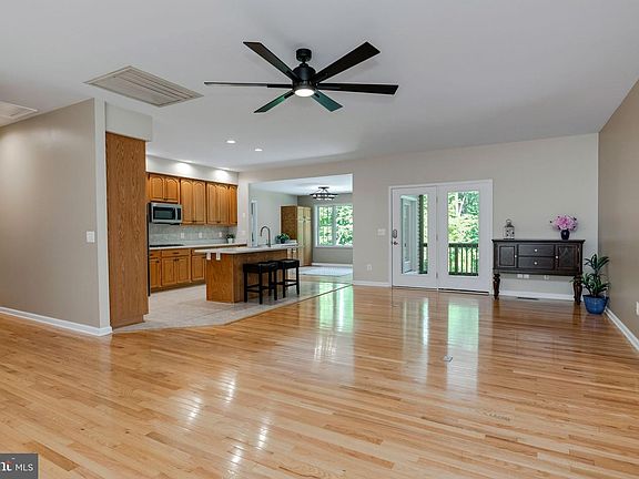 3rd image of 248 Oakwood Dr