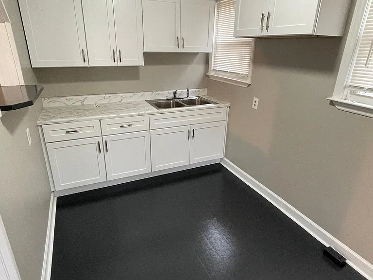 633 Commercial Ave #GARAGE — Photo 2