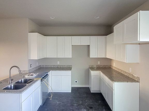2nd image of 3844 Skylane Ave