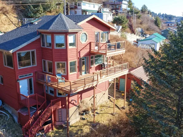 211 W Hillcrest St, Kodiak, AK 99615