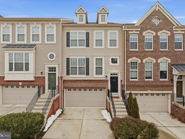 9073 Alexander Way, Manassas Park, VA 20111