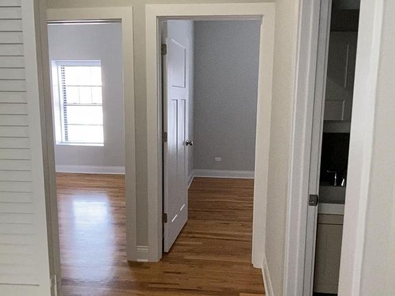2nd image of 3040 N Milwaukee Ave #40-2