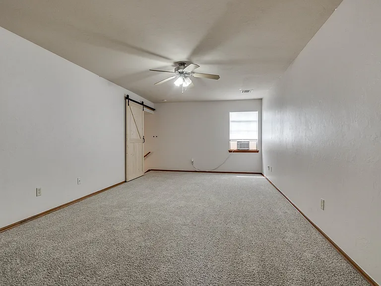 2508 Tyler Ln — Photo 15