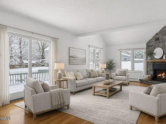 4th image of 8 Applewood Ln