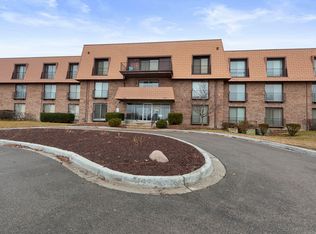 4050 Dundee Rd APT 105, Northbrook, IL 60062