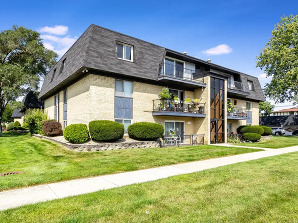 11100 S 84th Ave APT 2B, Palos Hills, IL 60465