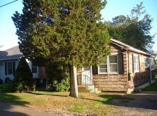 16 South Pkwy, Clinton, CT 06413