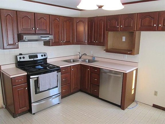 5th image of 4461 Hillcrest Dr