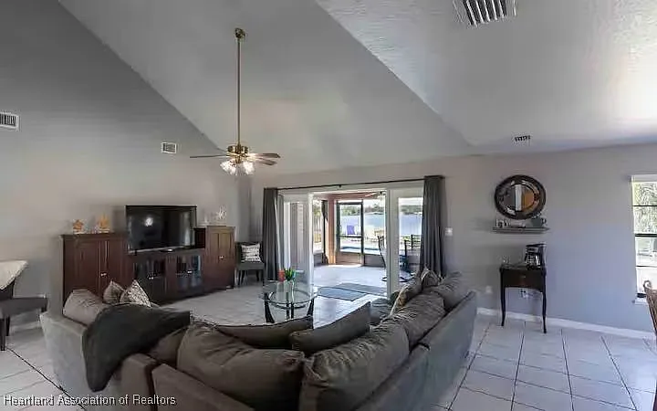 3116 Tanglewylde Ave — Photo 5