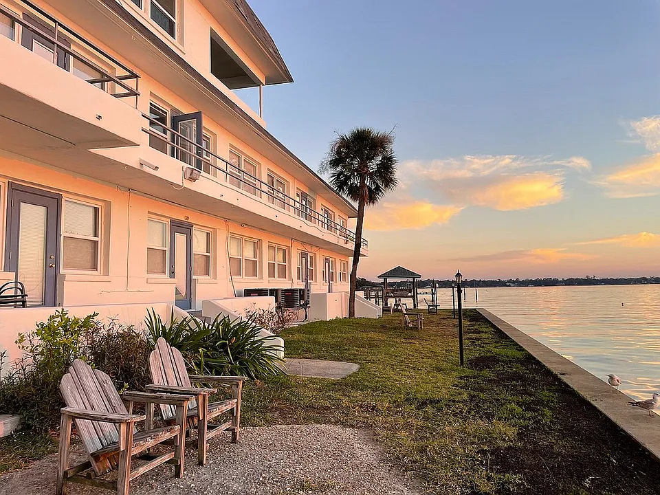 River Road Apartments