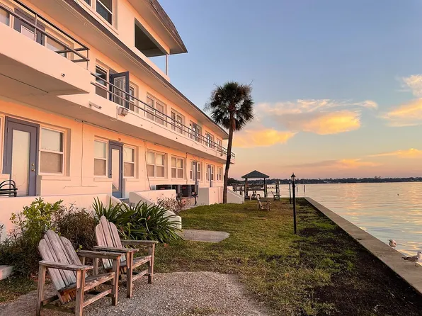 River Road Apartments