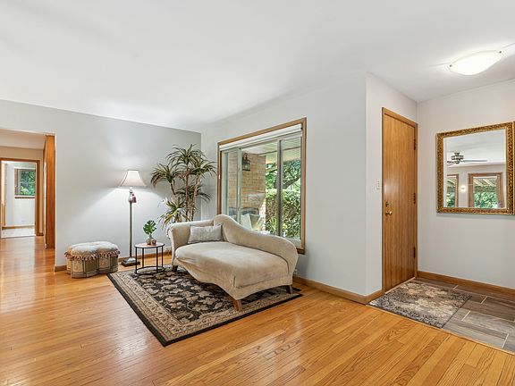 4th image of 7 Bednarcik Ct
