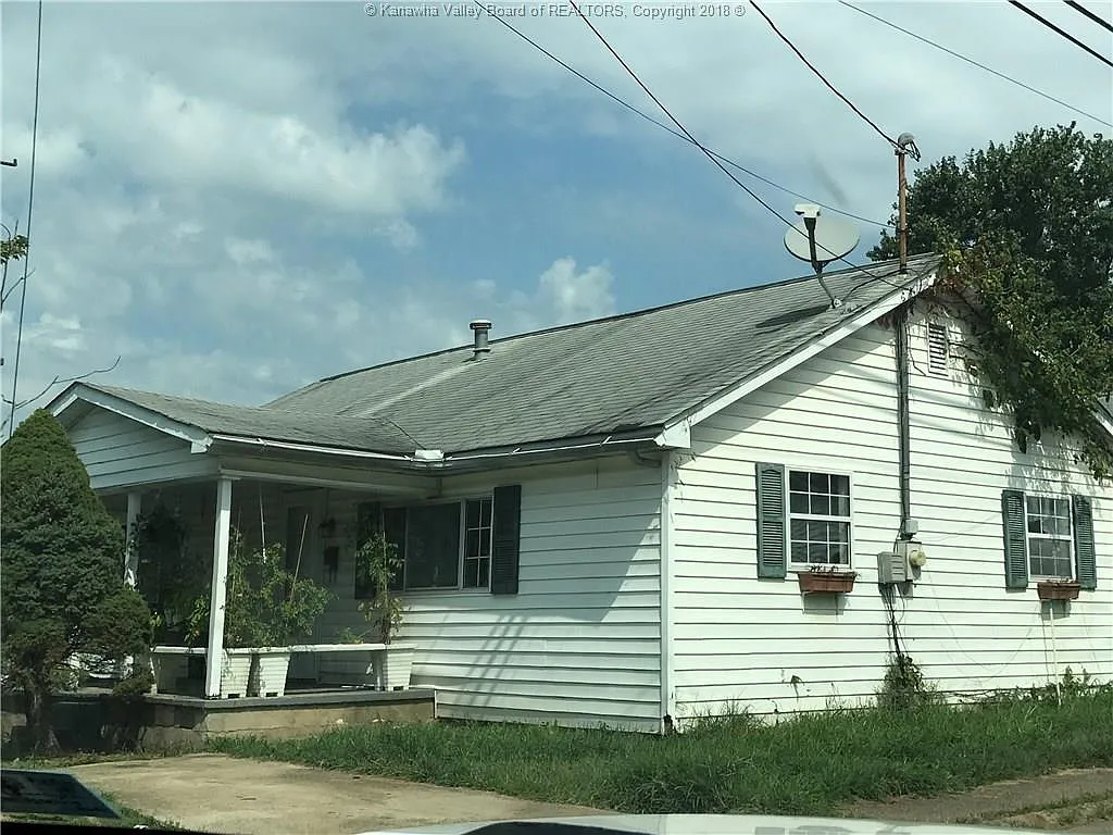 3215 32nd St photo 1