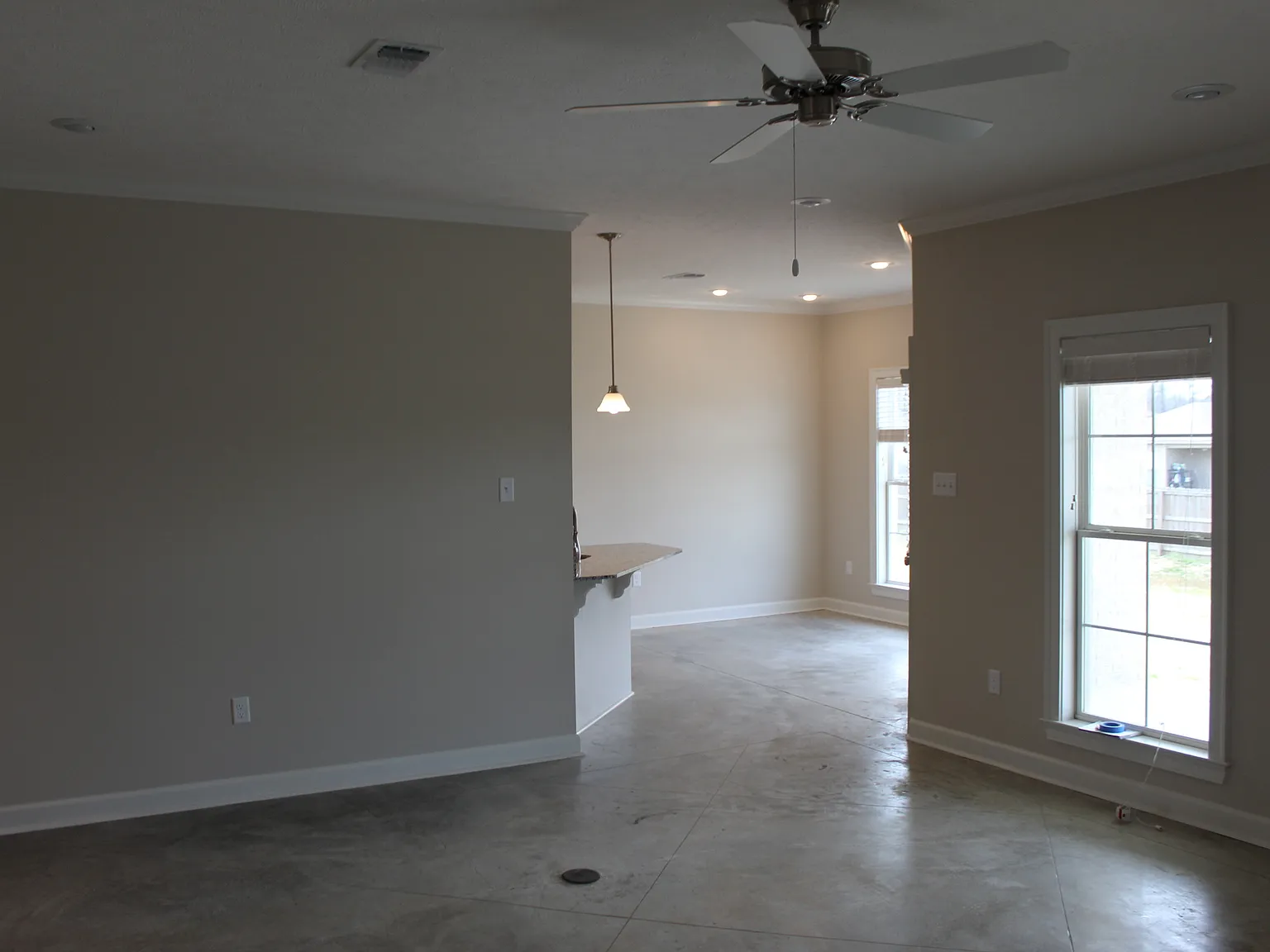 4 bed, 1736 sqft, $1,800 — Photo 2