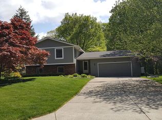 17696 Bayberry Dr, Spring Lake, MI 49456
