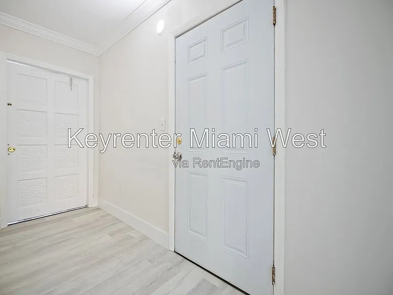 219 NW 10th Ave #2 — Photo 5