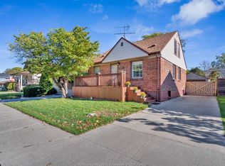 1030 Fairview Blvd, Windsor, ON N8S 3E7
