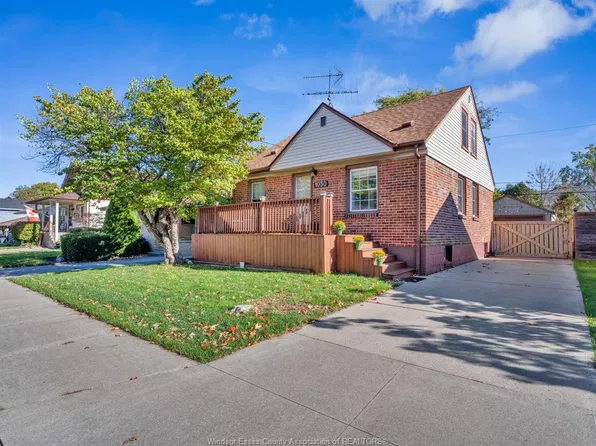 1030 Fairview Blvd, Windsor, ON N8S 3E7