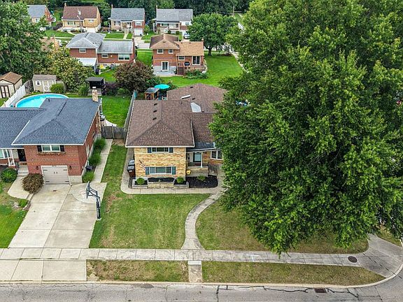 3rd image of 5566 Childs Ave