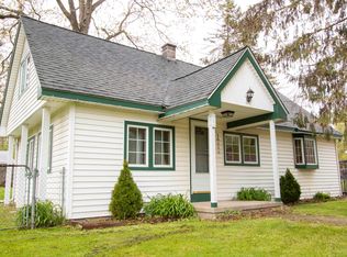 10619 Groomes Dr, Whitmore Lake, MI 48189