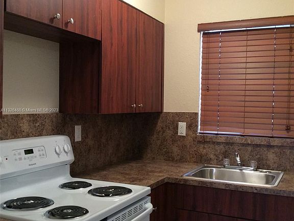 4th image of 1310 NE 127th St APT 05