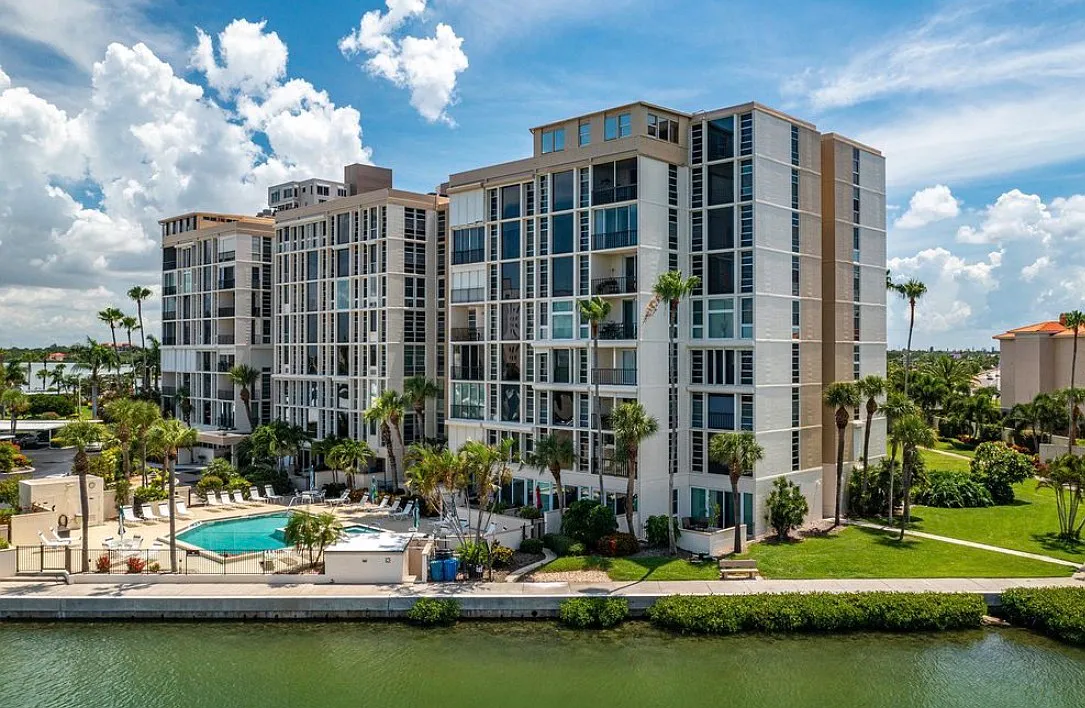 2 bed, 1300 sqft, $3,000 — Photo 1