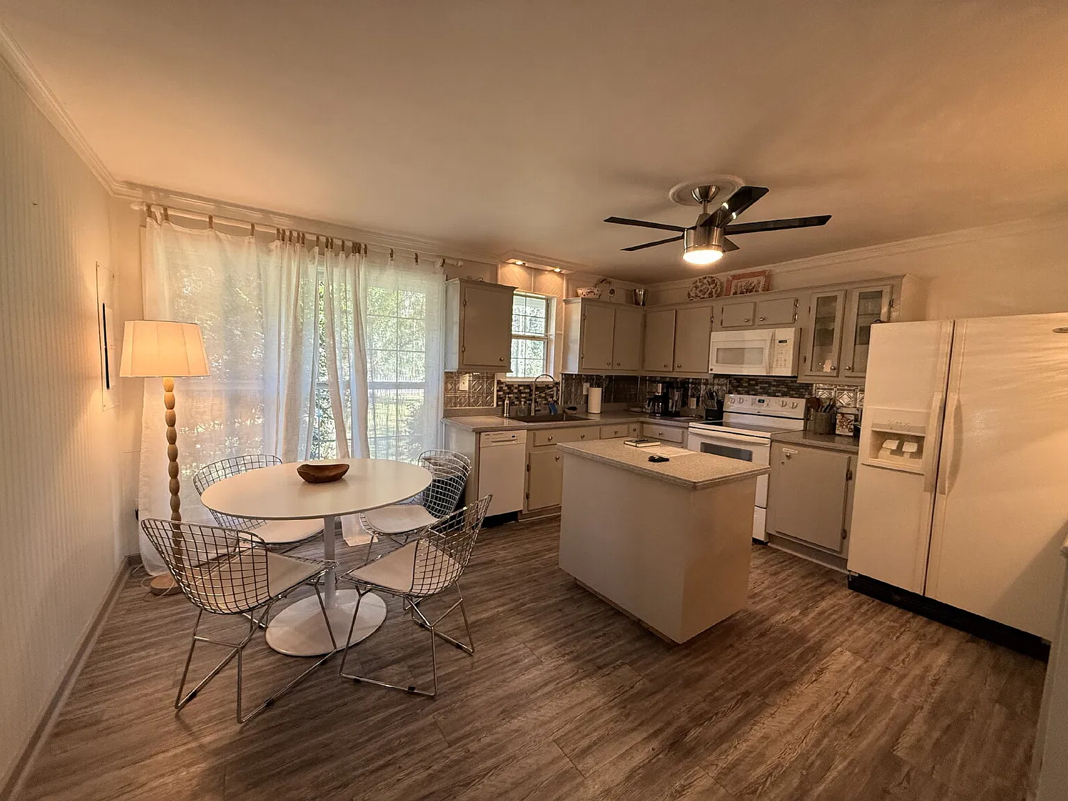 2 bed, 1.0 bath, 1150 sqft, $2,000 — Photo 2