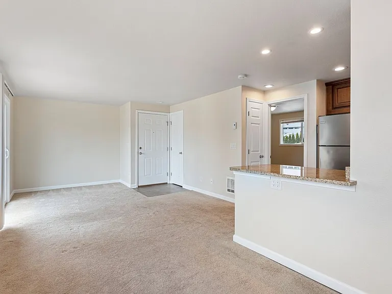 Bayshore Vista Apartments — Photo 11