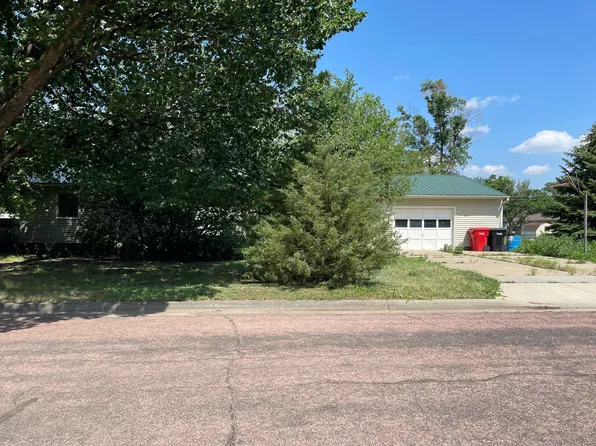 1106 Redmond St, Yankton, SD 57078