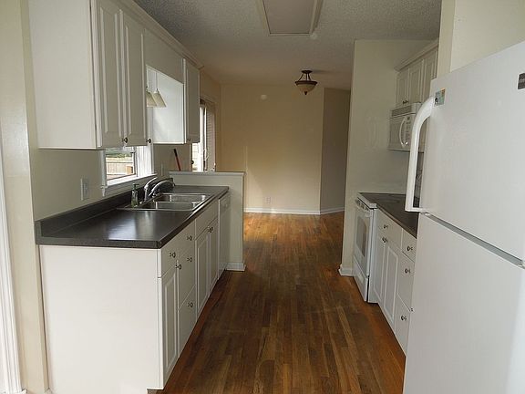 3rd image of 933 Harpeth Bend Dr
