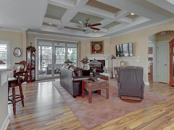 2nd image of 8436 Forest Crest Ct NE