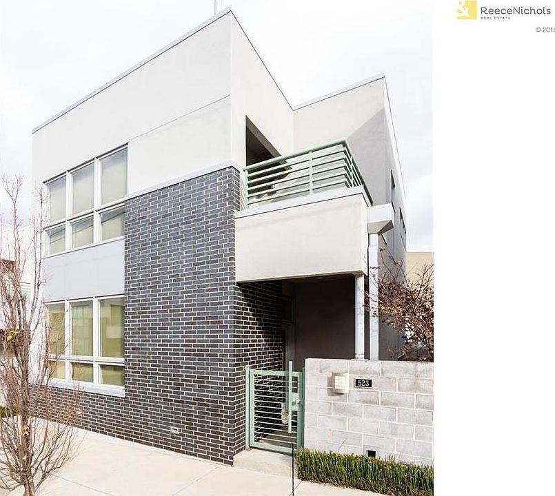 City living at its finest.  Rare DETACHED condo in River Market.  Just 1 block from the street car!