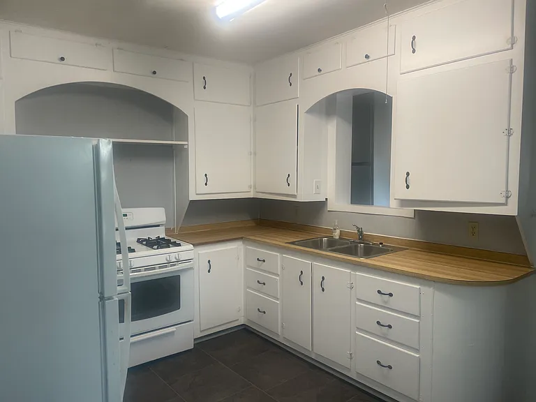 318 S Lincoln St — Photo 1