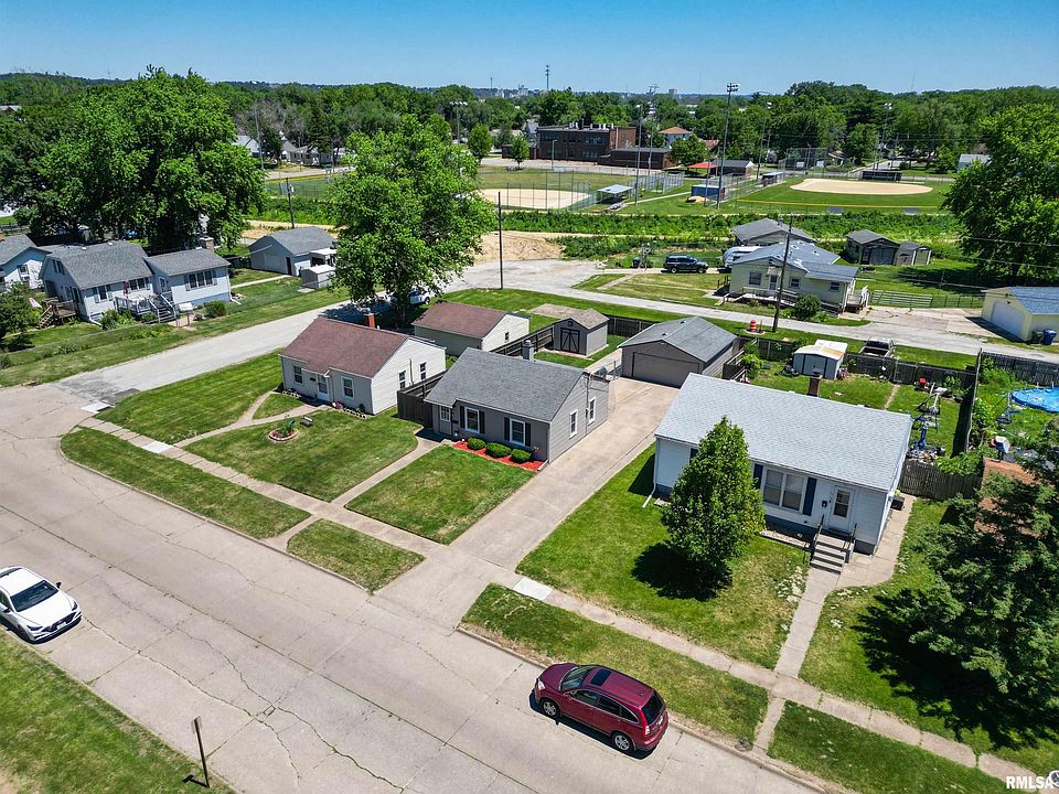1307 S Michigan Ave, Davenport, IA 52802 Zillow