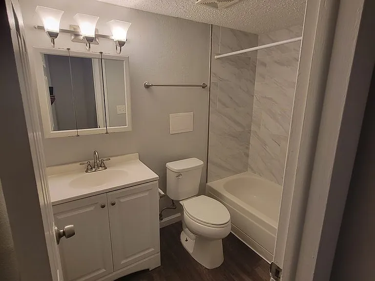 Elm Grove Apartments — Photo 10
