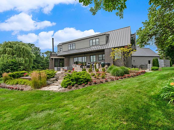 3rd image of 1950 Robinson Rd SE