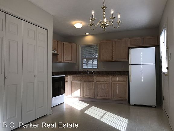 3rd image of 2207-220 Motley St