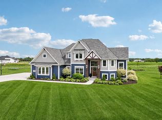 560 Cedar Ln, Oconomowoc, WI 53066
