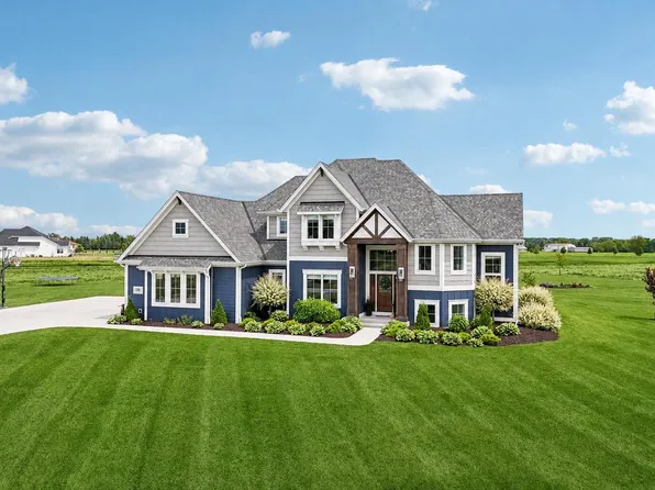 560 Cedar LANE, Summit, WI 53066