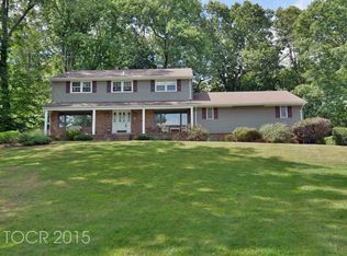 10 Turners Lake Dr, Mahwah, NJ 07430