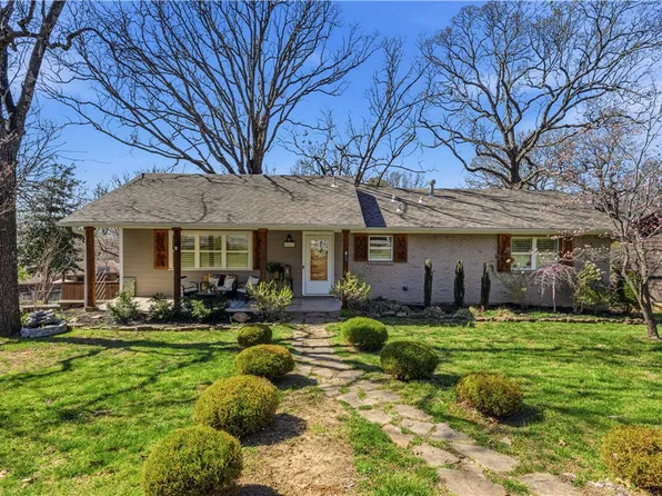 1617 W Shadowridge Dr, Fayetteville, AR 72701