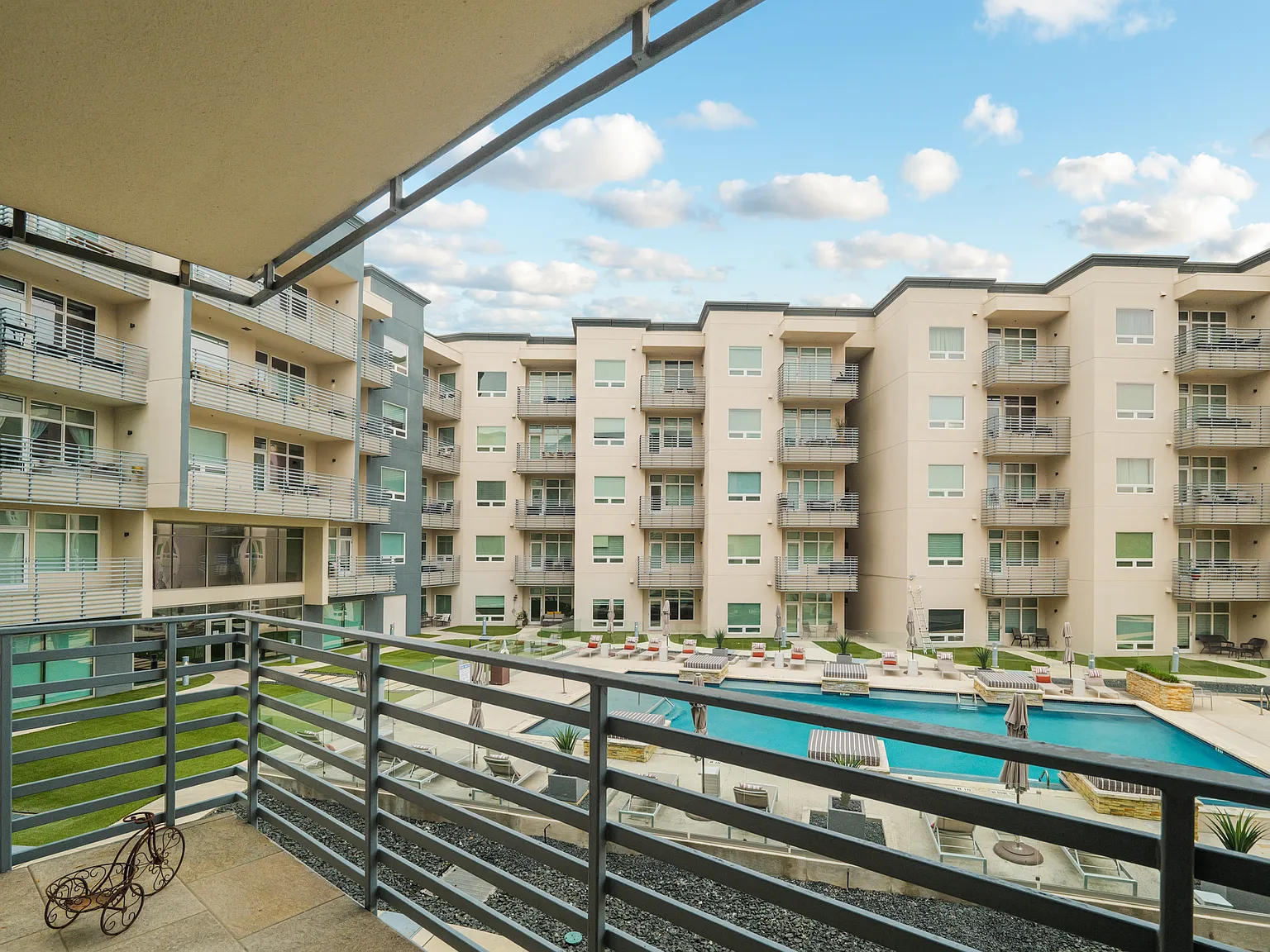 3 bed, 1456 sqft, $2,500 — Photo 3