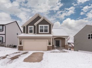 557 Park Place Dr NE, Rockford, MI 49341