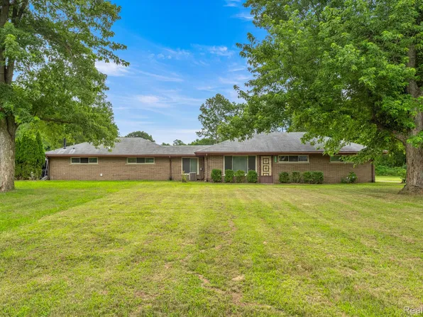 19115 Martinsville Rd, Belleville, MI 48111