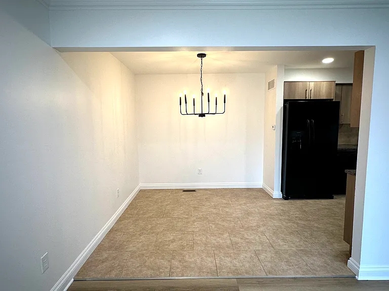 8565 Hampshire Dr — Photo 5