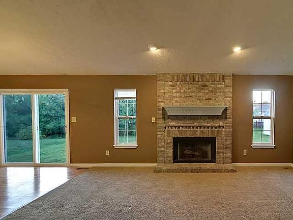 3rd image of 1316 E Temple Ct