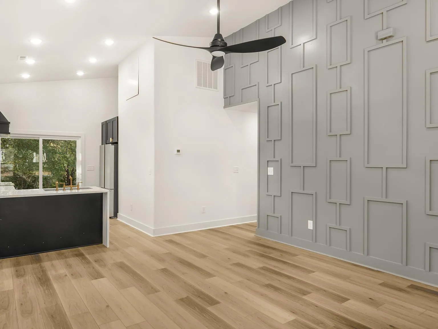 3 bed, 1087 sqft, $2,200 — Photo 3