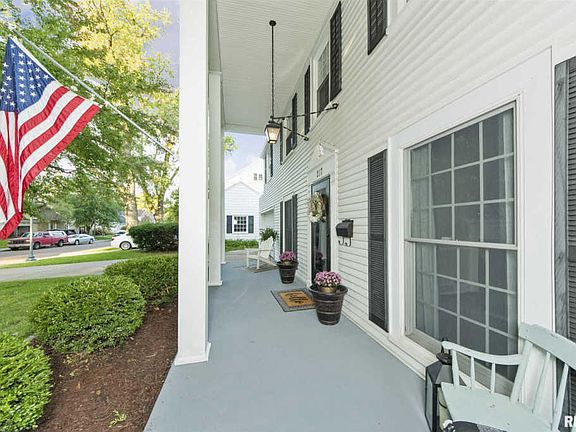 2nd image of 217 W Hollyridge Cir