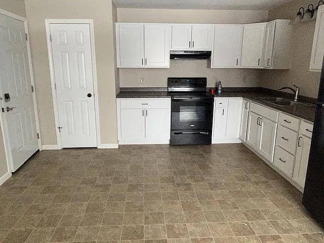 101 E Maple St — Photo 2
