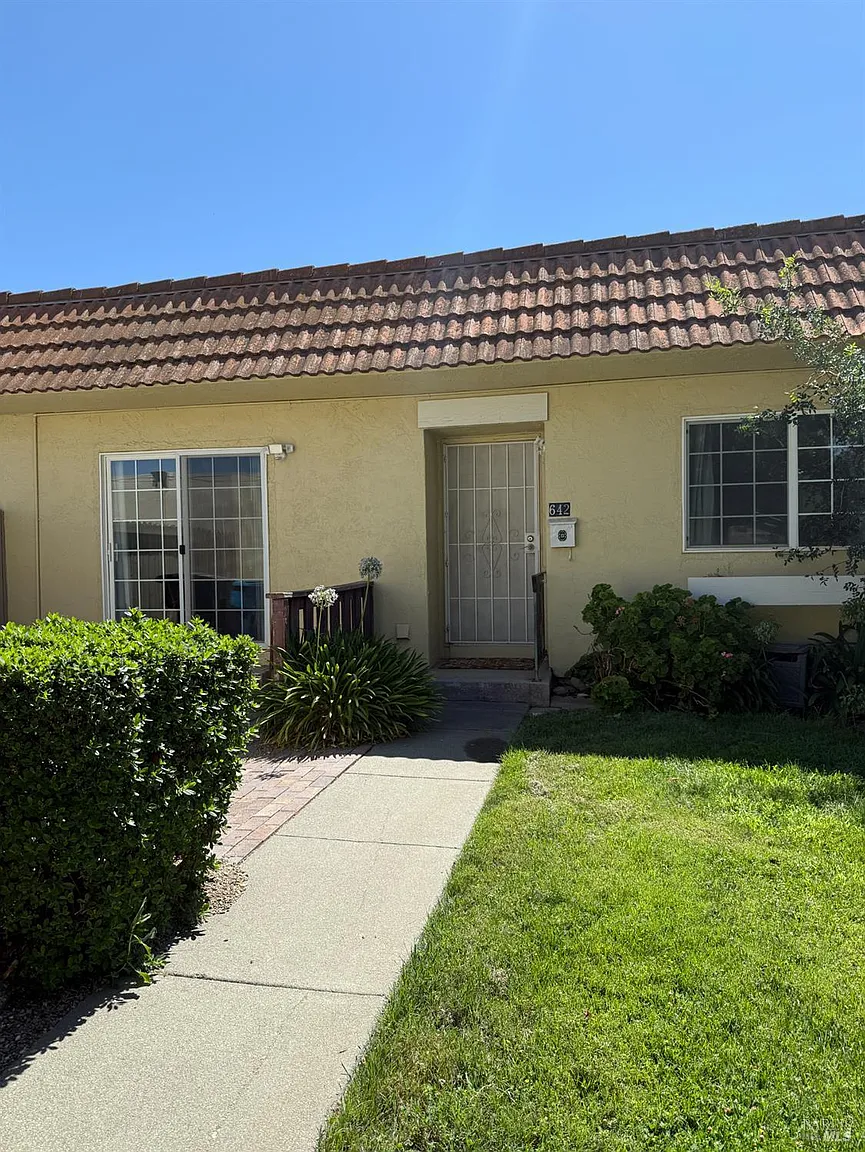 642 Yellowstone Drive photo 1